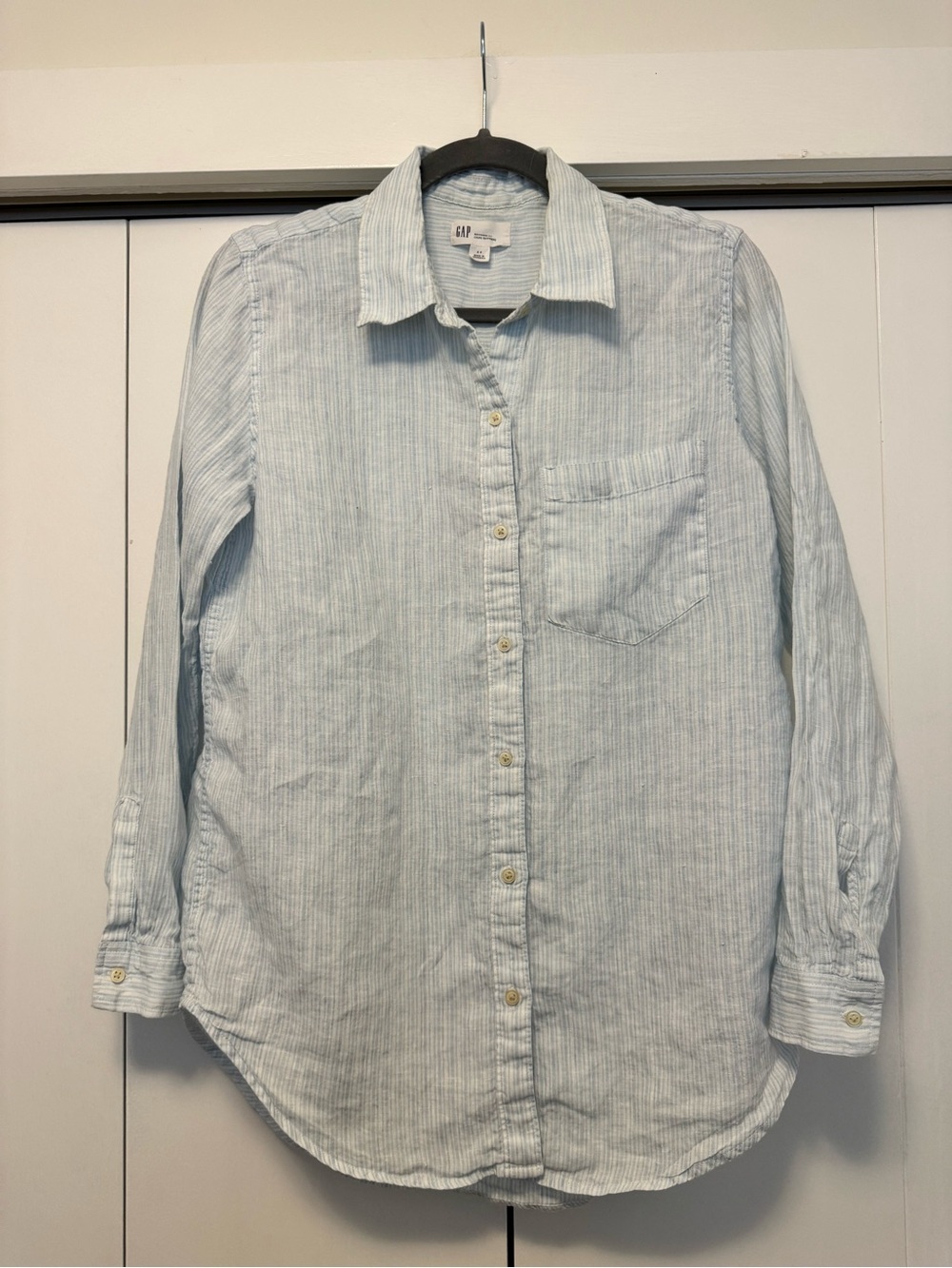 Gap "Boyfriend Fit" Blue Striped Button-Down Shirt Size Small